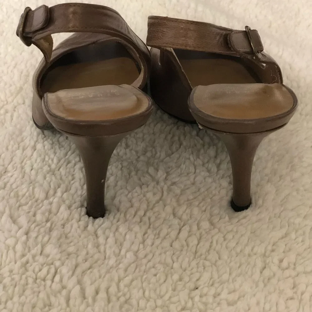 Stuart Weitzman soft leather heels. Size: 7